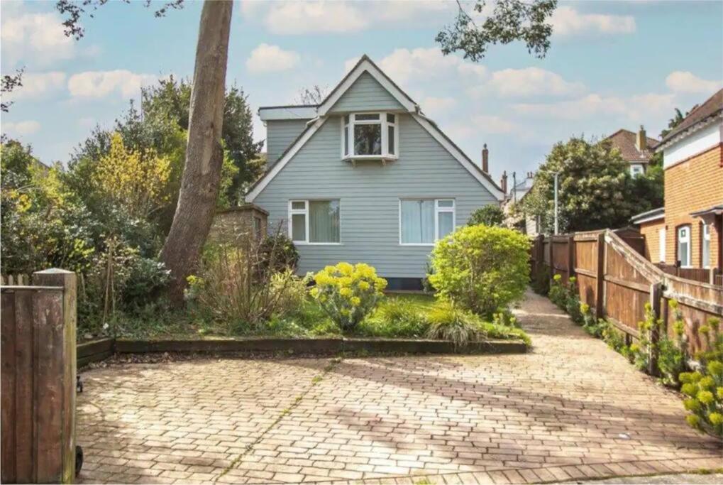 Beautiful 4 Double Bedroom House In Poole With Hot Tub, Near Sandbanks Buitenkant foto
