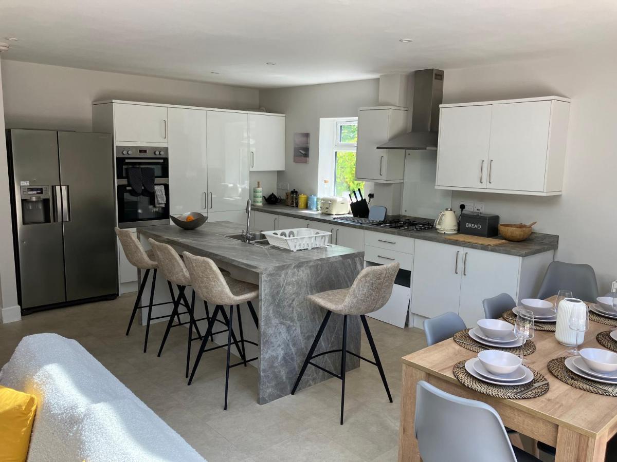 Beautiful 4 Double Bedroom House In Poole With Hot Tub, Near Sandbanks Buitenkant foto