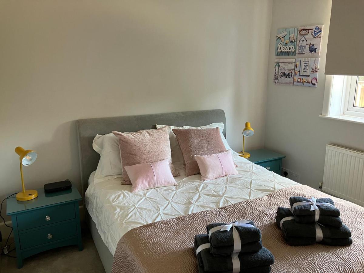 Beautiful 4 Double Bedroom House In Poole With Hot Tub, Near Sandbanks Buitenkant foto