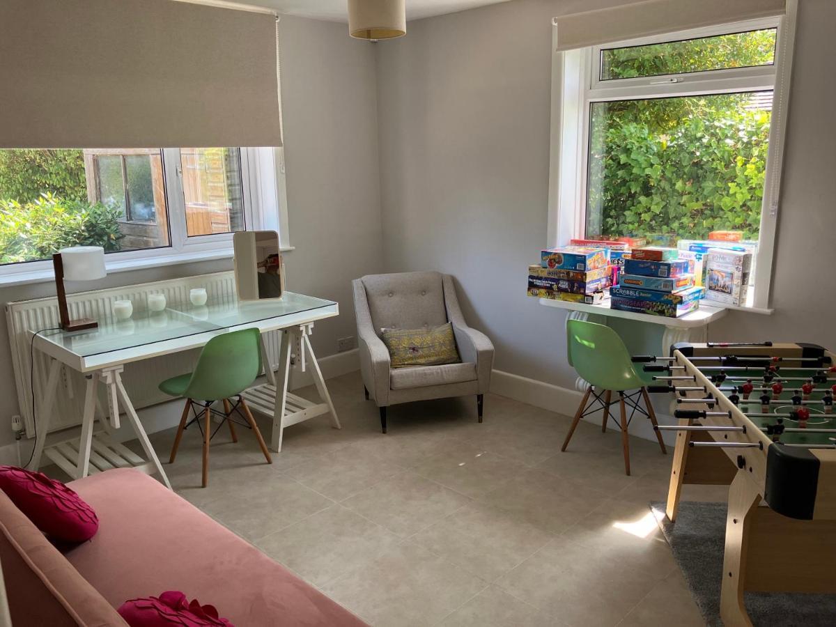 Beautiful 4 Double Bedroom House In Poole With Hot Tub, Near Sandbanks Buitenkant foto